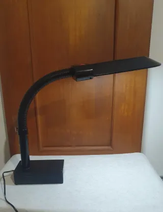 Lampada da tavolo flessibile nera