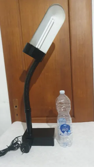 Lampada da tavolo flessibile nera