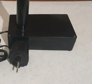 Lampada da tavolo flessibile nera