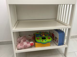 Cambiador de bebé blanco