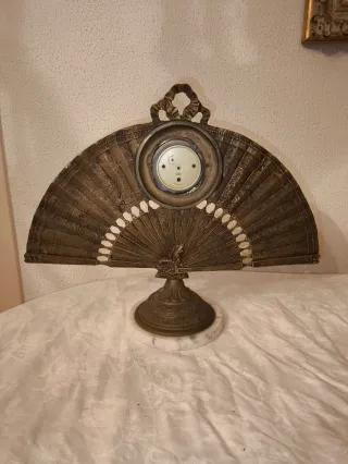 Abanico decorativo tono bronce