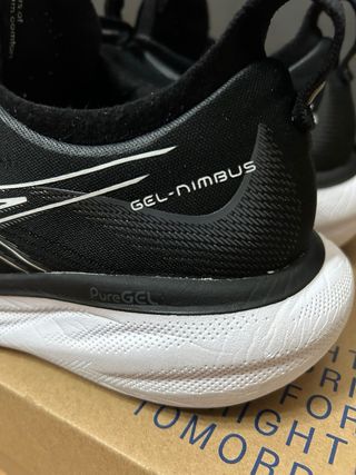 Zapatillas Asics Gel Nimbus 25 Negras/Blancas