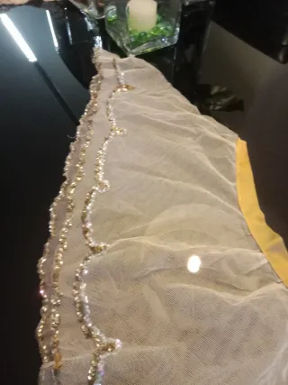 Manteleta bordada dorada