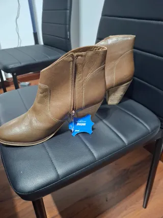Botines camel talla 39