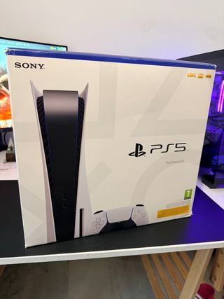 Consola Sony PlayStation 5 Blanca + PS4 con mando