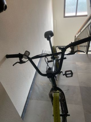 Bici BMX verde para niños