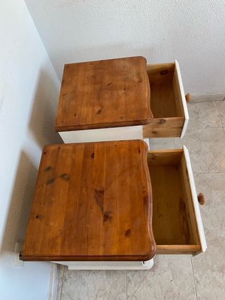 Mesitas de noche blancas con tapa de madera