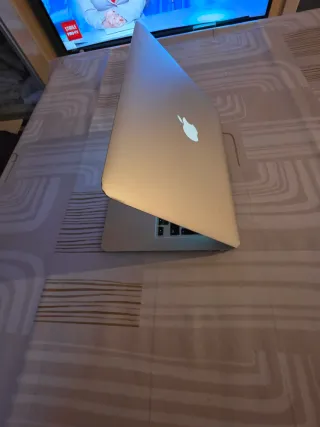 MacBook Air 13 (2015) 8GB RAM 256GB