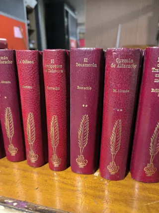 9 libros de colección en buen estado