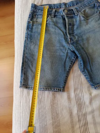 Vaquero Levi's corto azul