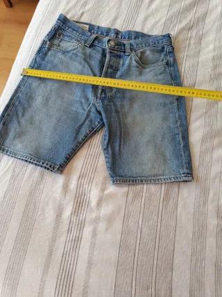Vaquero Levi's corto azul