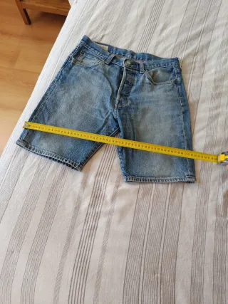 Vaquero Levi's corto azul