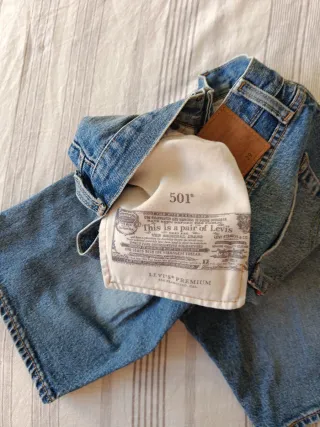Vaquero Levi's corto azul
