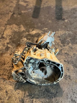 Caja de cambios Ford GN1R7002AFB