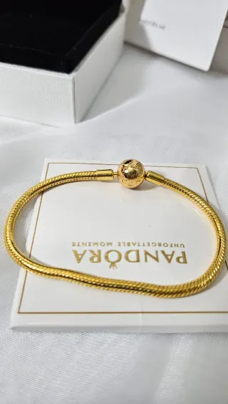 Pulsera con su caja y bolsa incluida