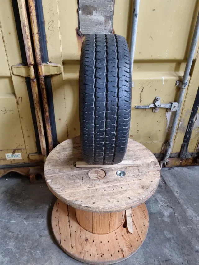 Vendo 1 Neumático de furgón en perfecto estado