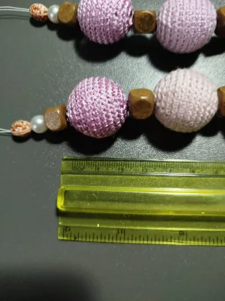 Collana perle legno ricamate viola giallo