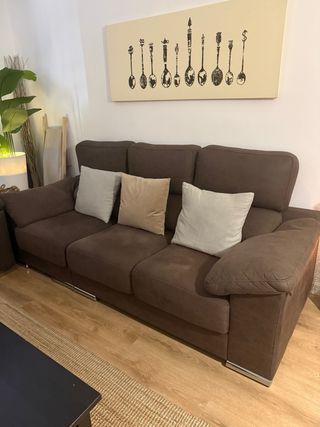 Conjunto de sofás en color chocolate solo dos años