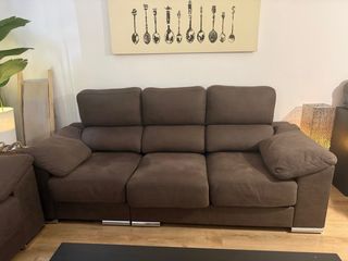 Conjunto de sofás en color chocolate solo dos años