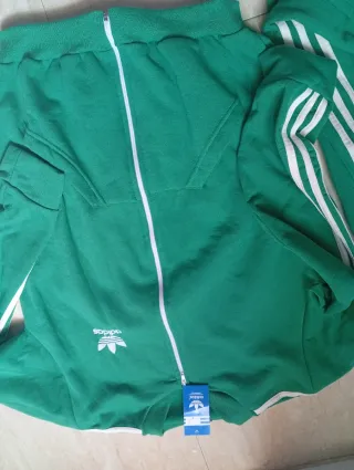 Abbigliamento sportivo Adidas verde