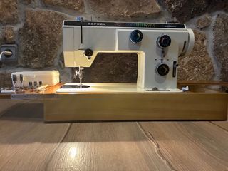 Máquina de coser Refrey 527