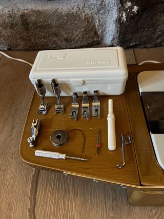 Máquina de coser Refrey 527