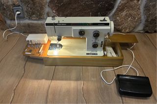 Máquina de coser Refrey 527