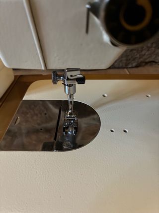 Máquina de coser Refrey 527