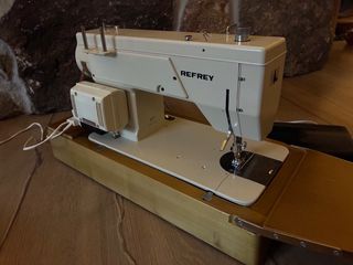 Máquina de coser Refrey 527