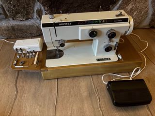Máquina de coser Refrey 527