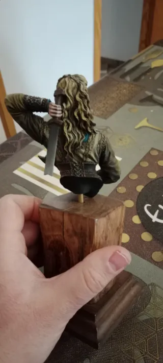 Busto Shield Maiden Nuts Planet