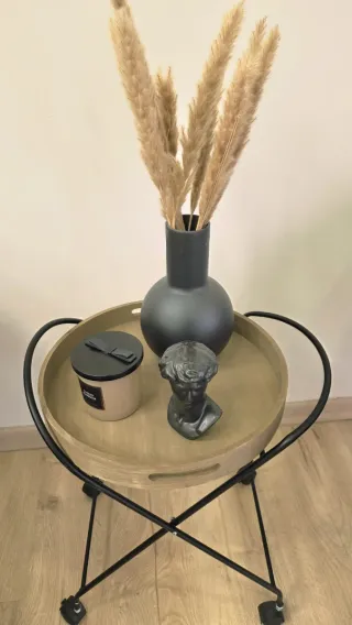 Mesa auxiliar vintage con ruedas