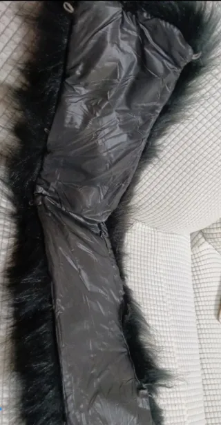 Cuello pelo sintetico negro