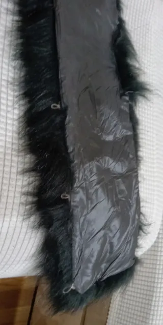 Cuello pelo sintetico negro