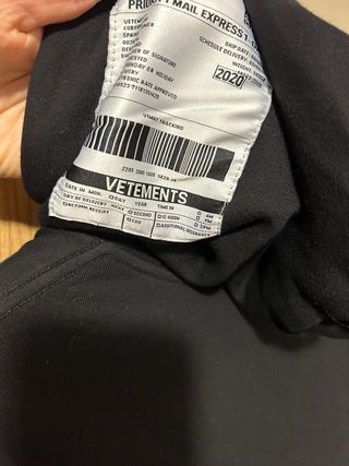 Felpa nera unisexVetements