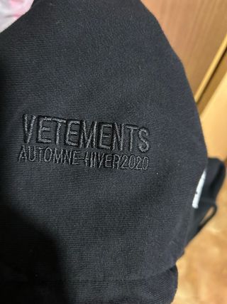 Felpa nera unisexVetements