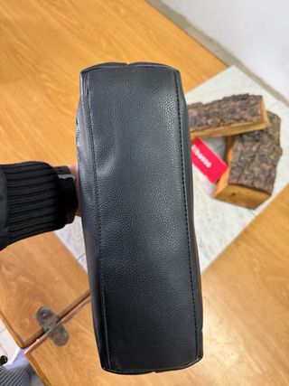 Borsa Karl Lagerfeld nera con dettagli rossi