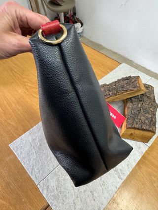 Borsa Karl Lagerfeld nera con dettagli rossi