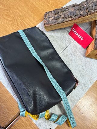 Borsa Karl Lagerfeld nera con dettagli rossi