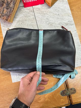 Borsa Karl Lagerfeld nera con dettagli rossi