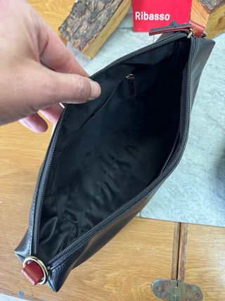 Borsa Karl Lagerfeld nera con dettagli rossi