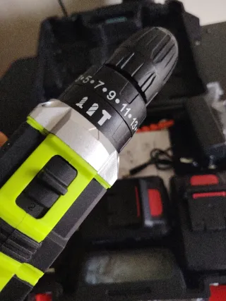 Taladro Inalámbrico 28V con Maletín