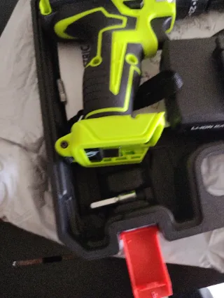 Taladro Inalámbrico 28V con Maletín