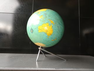 Globo Terráqueo Vintage Dalmau Carles Pla