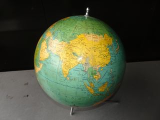 Globo Terráqueo Vintage Dalmau Carles Pla