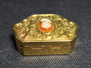 Pastillero con camafeo