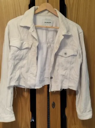 Chaqueta de pana cropped Stradivarius Talla M