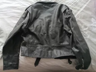 Chaqueta de cuero negra