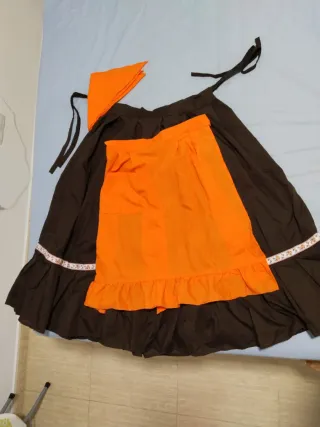 Ropa Canaria Marrón y Naranja