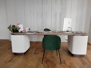 Mesa de oficina moderna